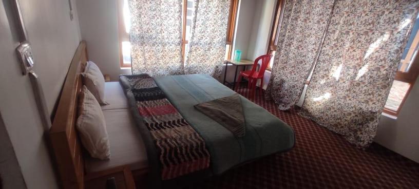 Jahangir Cottage Pahalgam Exterior photo