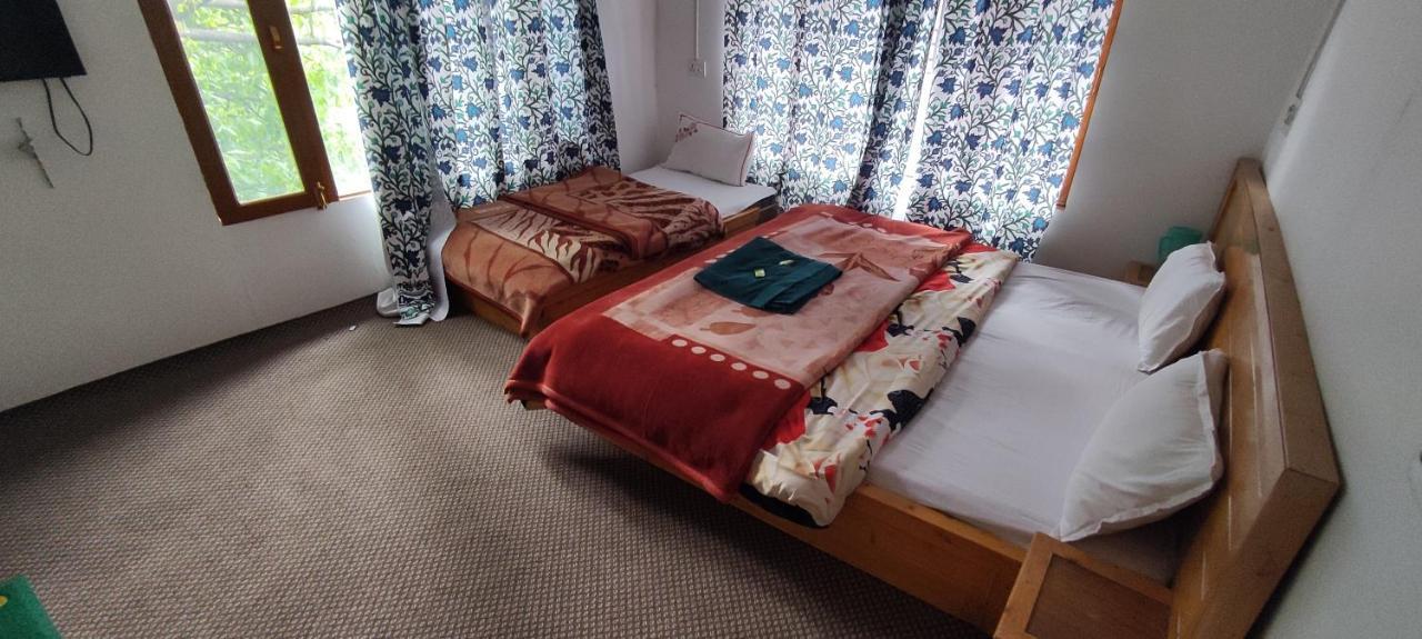 Jahangir Cottage Pahalgam Exterior photo
